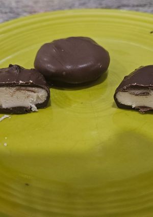 A picture of Peppermint Patties.