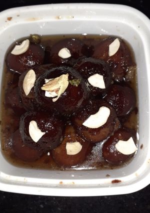 गुलाब जामुन (Gulab jamun recipe in hindi) रेसिपी मुख्य फोटो