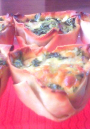Una foto de Canastitas de espinaca, queso y panceta