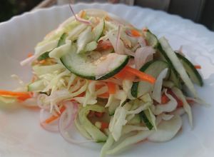 Hình của món Dưa góp (cải bắp trộn gỏi).