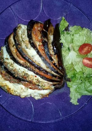 Una foto de Berenjena🍆 con tomate🍅 y queso🧀!!!