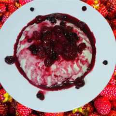 Πανακότα με κόκκινα φρούτα by cook mentors!!!-レシピのメイン写真