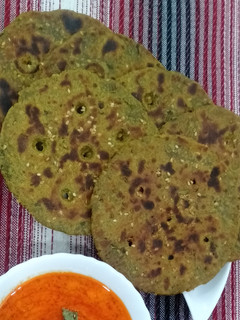 મલ્ટી ગ્રેઈન થાલી પીઠ (Multi Grain Thali Peeth Recipe In Gujarati) રેસીપી મુખ્ય ફોટો