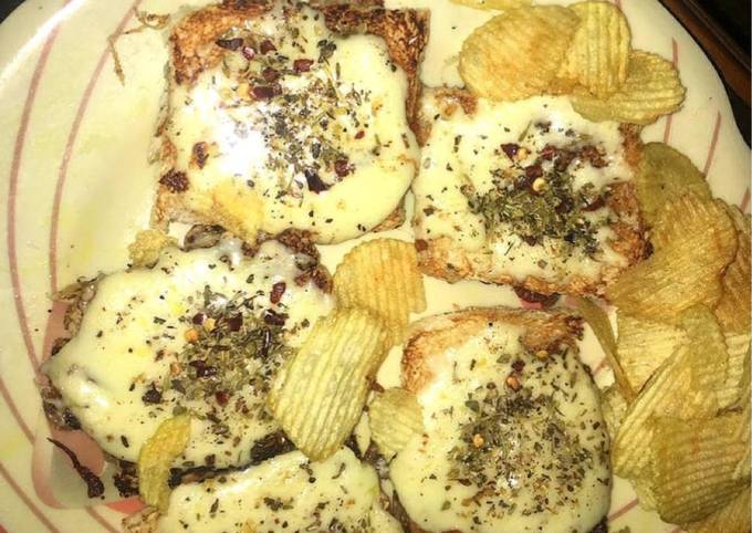 Simple Way to Prepare Perfect Cheese Garlic Bread Toast