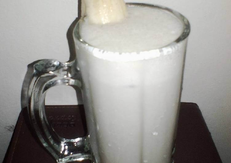 Recipe of Banana Shake in 24 Minutes for Mom