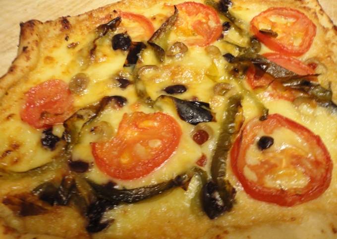 Roasted Bell Pepper n tomato pizza + Garlic Bread