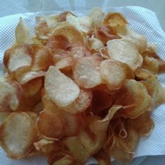 A picture of Crispy Potato Lays Chips.