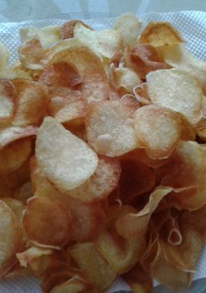 A picture of Crispy Potato Lays Chips.