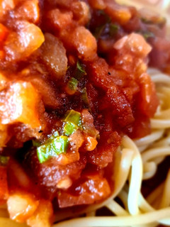 Una foto de Fideos con salsa de tomate fresco - sal cero!