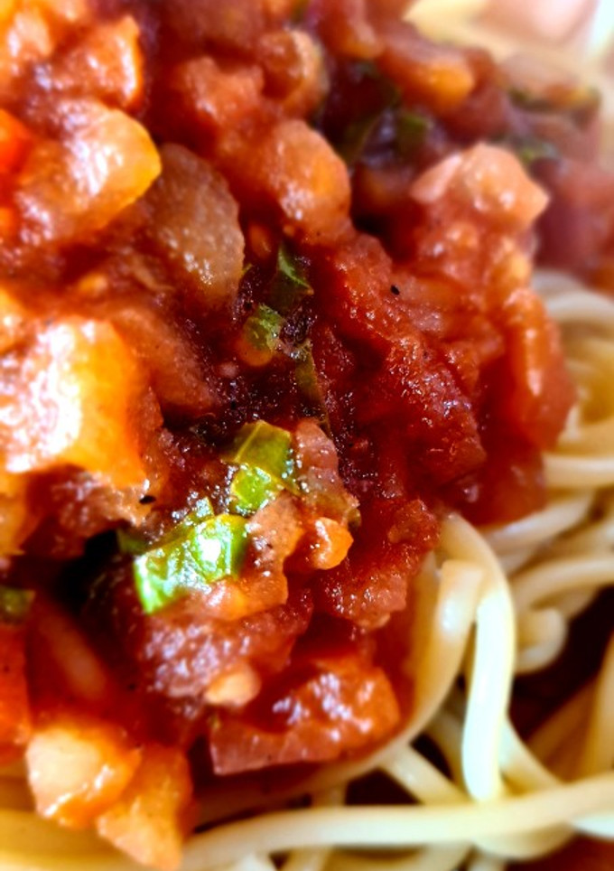 Una foto de Fideos con salsa de tomate fresco - sal cero!