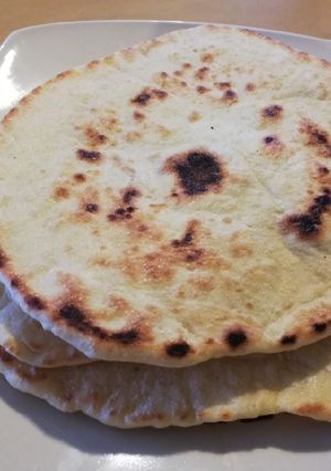 Naan (indiai lapos kenyér) recept fotója