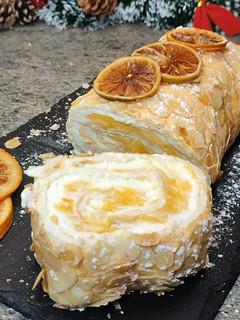 Una foto de Rollo De Merengue con Cuajada De Limón