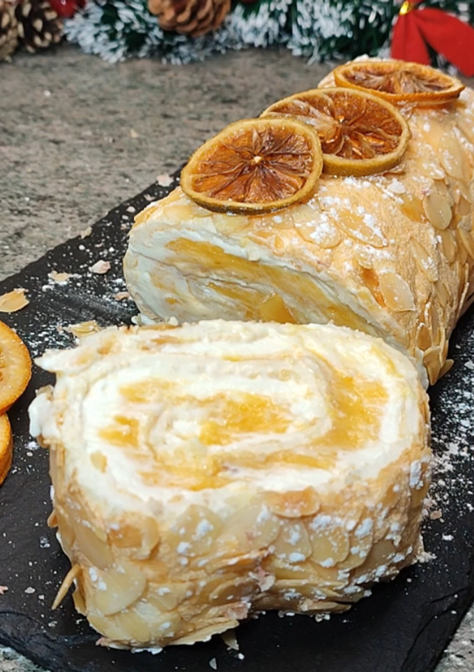 Una foto de Rollo De Merengue con Cuajada De Limón