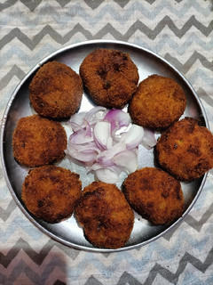 மட்டன் கட்லெட்(mutton cutlet recipe in tamil) செய்முறை முக்கிய புகைப்படம்