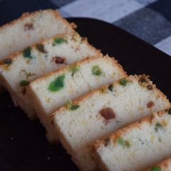 A picture of Tutti frutti cake.