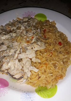 A picture of Indomie noodles with scramble eggs.