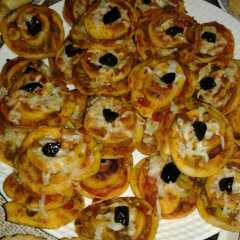 بيتزا توناتا رولي 🍕-レシピのメイン写真