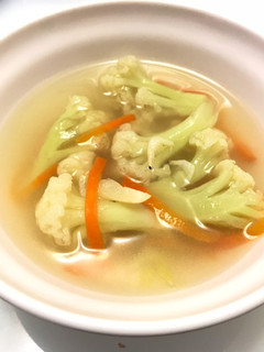 👩🏻🍳花椰菜湯。簡單的家常湯品 的食譜成品照片