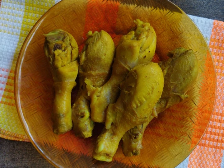 Cara Mudah Membuat Resep 51. Ayam Ungkep Bumbu Kuning yang Bisa Manjain Lidah Anti Ribet, Uenak Banget