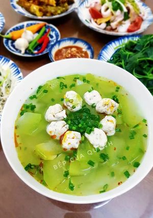 Hình của món Canh bí đao nấu chả cá thu viên.