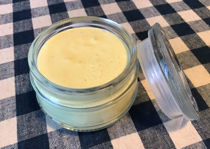 Sauce mousseuse à la crème,moutarde aigre douce et citron