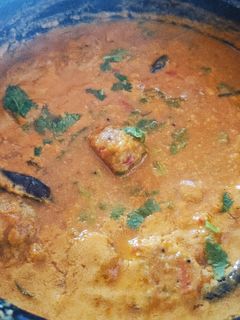 பருப்பு உருண்டை குழம்பு(paruppu urundai kulambu recipe in tamil) செய்முறை முக்கிய புகைப்படம்