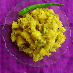 A picture of Aloo Posto.
