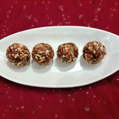 A picture of Dates laddu.