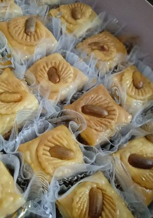 A picture of Baklava with Peanuts.