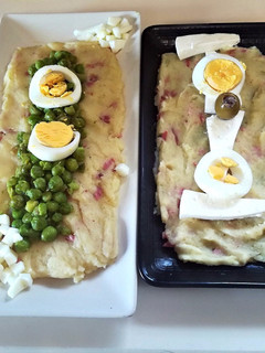 Una foto de Puré de patatas con guisantes y jamón