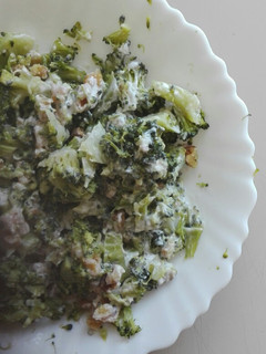 Una foto de Ensalada de brócoli con salsa de yogurt