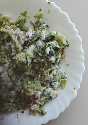 Foto principal de Ensalada de brócoli con salsa de yogurt