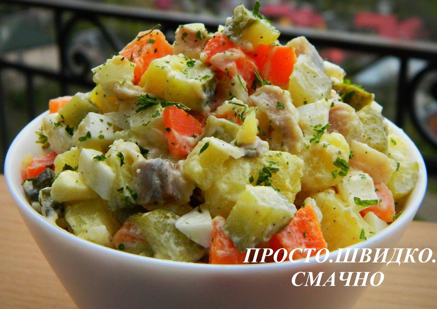 Салат с картофелем и солеными огурцами