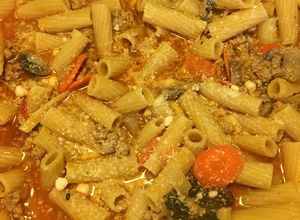 Una foto de Pasta en Salsa de Carne de Pavo