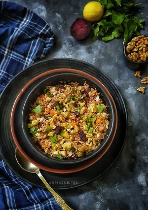 किनोवा वॉलनट सलाद (Quinoa Walnut Salad recipe in hindi) रेसिपी मुख्य फोटो