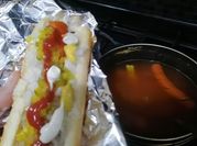 Una foto de salsa de cebolla para hot dog