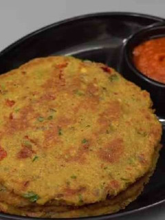 ઢેબરાં (Dhebra Recipe In Gujarati) રેસીપી મુખ્ય ફોટો