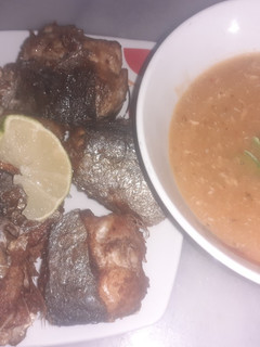 صورة لوصفة حساء السمك 😍 مع سمك البونيطو مقلي 😋