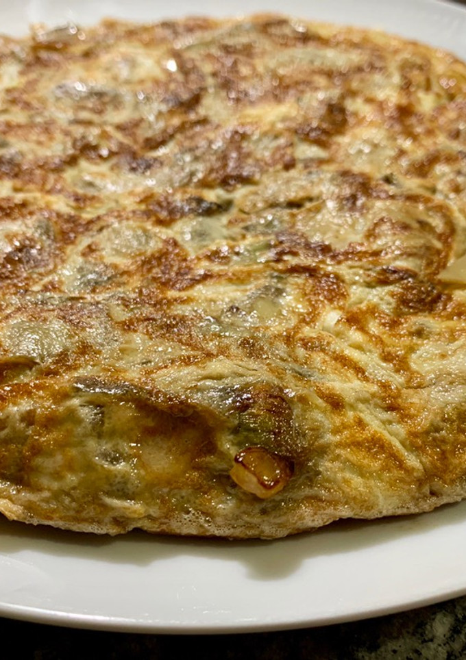 Una foto de Tortilla de alcachofas un poquito más saludable jaja