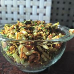 A picture of Ragi spourts bhel.