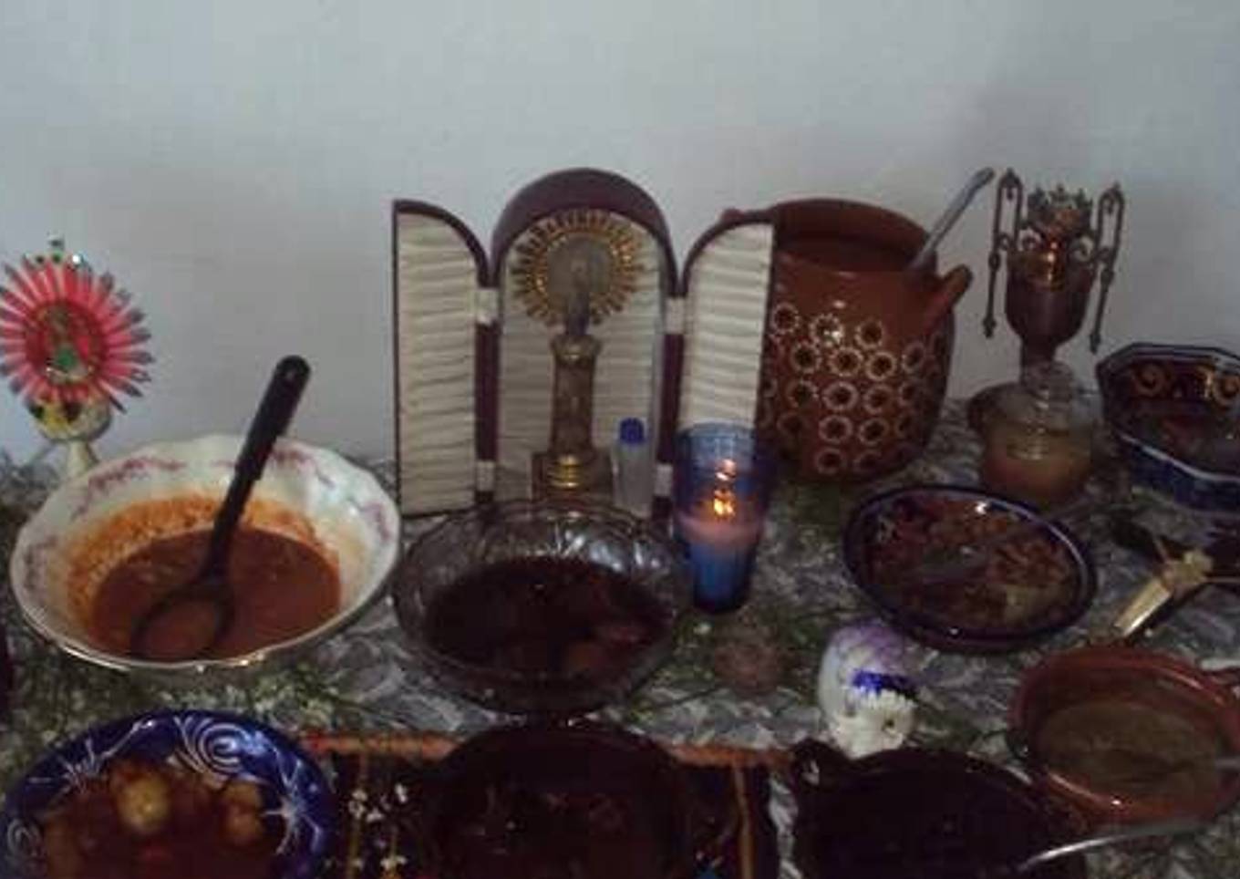 Nopales y romeritos en chilito de guajillo