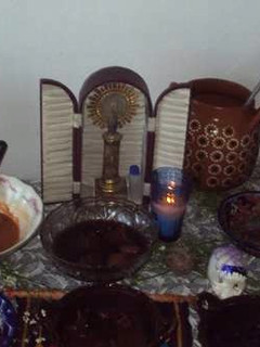 Una foto de Nopales y romeritos en chilito de guajillo