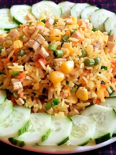 Hình của món Cơm chiên chả lụa.