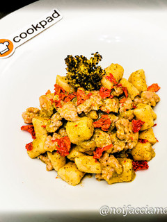 Foto di Gnocchi di Ceci Senza Glutine con Salsiccia e Crema di Broccoli