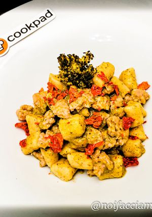 Foto di Gnocchi di Ceci Senza Glutine con Salsiccia e Crema di Broccoli