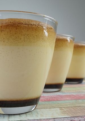 Foto principal de Flan de miel con bizcocho en vasitos