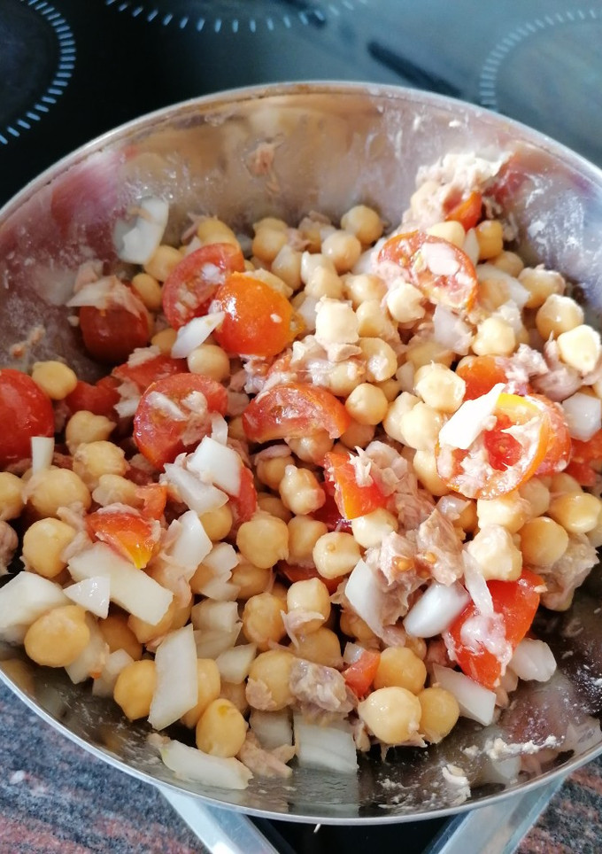 Una foto de Ensalada de garbanzos