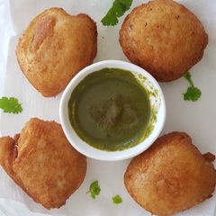 A picture of Indian stuffed bread rolls.