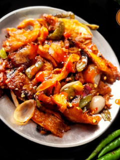 फ्राइड चिली ओएस्टर मशरूम (fried chilli oyster mushroom recipe in Hindi) रेसिपी मुख्य फोटो