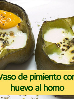 Una foto de Vaso de pimiento con huevo al horno
